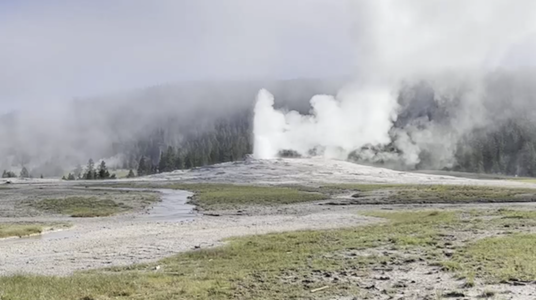 Read more about the article Old Faithful, Yellowstone WY